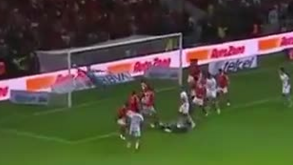 Dani Alves brilha no México com assistência para golo do... guarda-redes