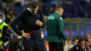 Notícia Record: viatura com mulher e filhos de Sérgio Conceição apedrejada à saída do Dragão