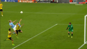 Haaland marca golaço à Ibrahimovic após 'trivelada' de João Cancelo