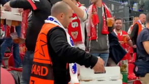 Copenhaga surpreende adeptos do Sevilha com oferta de... cervejas