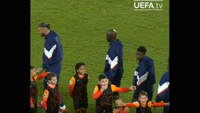 Imperdível: a reação das crianças israelitas assim que viram Messi e Mbappé a meia dúzia de metros