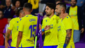 Cádiz soma primeiros pontos com triunfo em Valladolid com golo do veterano Negredo