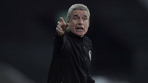 Botafogo de Luís Castro vence Coritiba