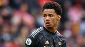 Nwaneri substituiu Fábio Vieira e tornou-se no mais jovem de sempre a jogar na Premier League