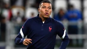 Mbappé em novo braço de ferro com a federação: craque não quer tirar fotos com patrocinadores