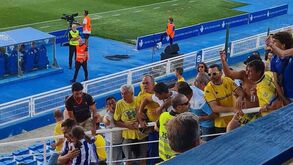 Processo de inquérito aberto ao Estoril-FC Porto pelo caso do pai com a filha de colo