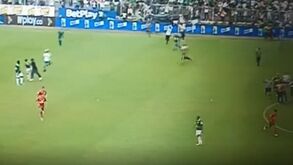 Vergonha na Colômbia: mais de mil adeptos invadem relvado e agridem treinador e um ex-jogador do Sporting