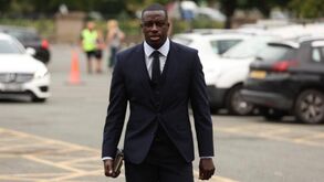 Mulher violada em festa na casa de Mendy diz ter tido relações sexuais com Grealish na mesma noite