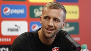 Capitão Soucek quer esquecer 2-0 de Lisboa: «Em casa somos muito mais fortes»