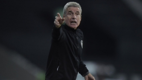 Luís Castro: «Brasileirão arde de forma permanente»