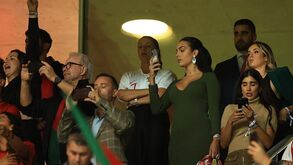 Georgina Rodríguez atrai atenções nas bancadas do Municipal de Braga