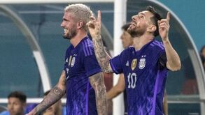 Messi volta a bisar e chega aos 90 golos pela Argentina