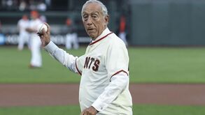 Marcelo Rebelo de Sousa vestiu camisola dos Giants e fez o lançamento inaugural em noite portuguesa