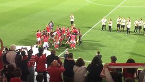 A festa das jogadoras e dos adeptos do Benfica pelo apuramento para a fase de grupos da Champions feminina