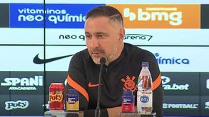 Vítor Pereira surpreendido com paixão dos adeptos do Corinthians: «Põem o clube à frente da mulher»