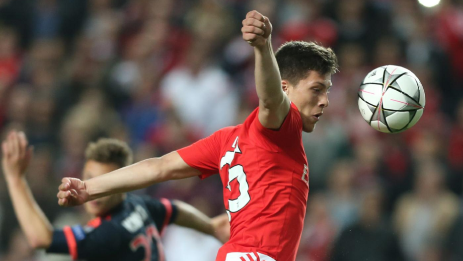 Jovic recordou a estreia na Liga dos Campeões pelo Benfica: «Entrei aos 85 minutos e não entendi nada»