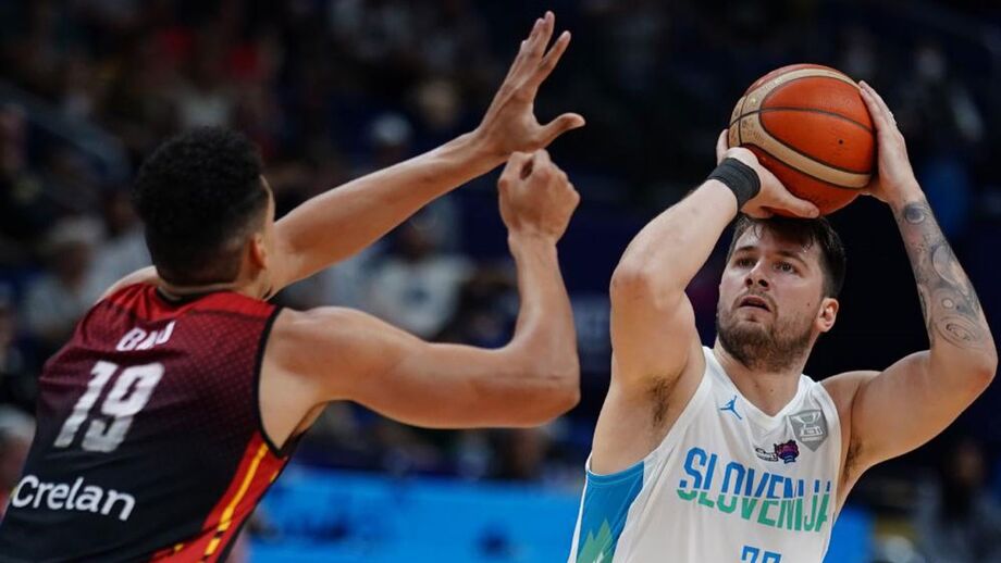 Doncic conduz campeã Eslovénia aos 'quartos' do Eurobasket
