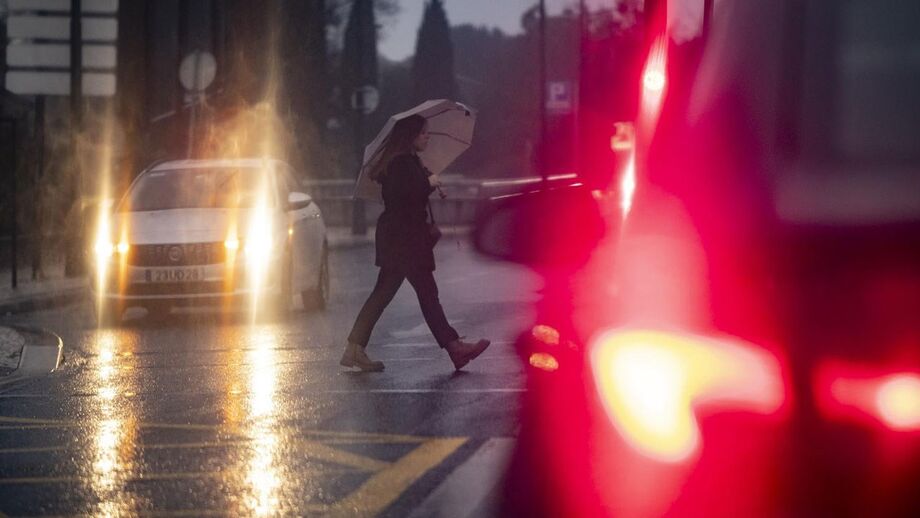 Proteção Civil avisa para chuva intensa e vento forte segunda e terça-feira