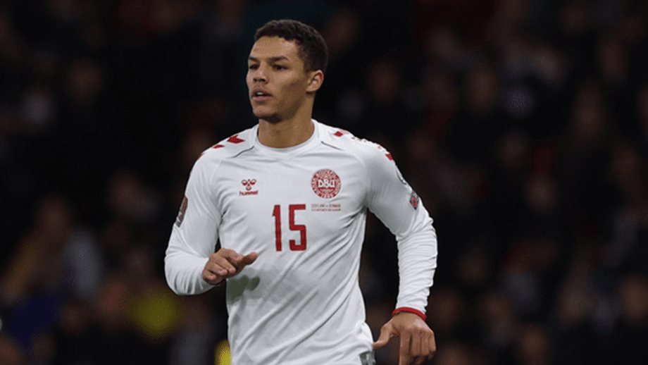 Alexander Bah chamado à seleção da Dinamarca