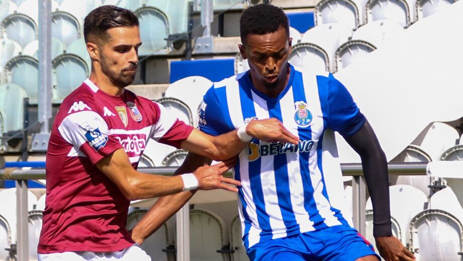 FC Porto B-Torreense, 2-0: dragões triunfam frente a adversário com menos um desde a meia hora
