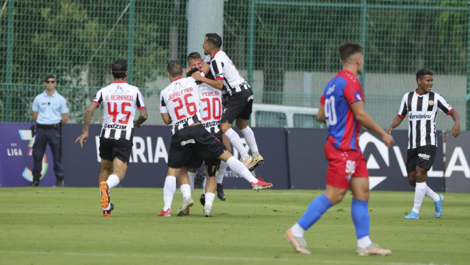 Varzim-Felgueiras, 3-0: Felicidade poveira