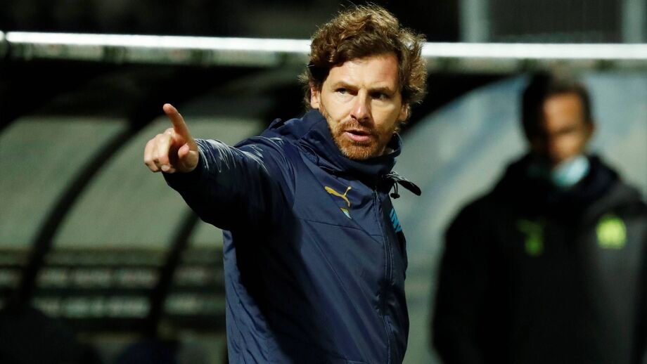 André Villas-Boas dirige treino de equipa juvenil de Nova Deli