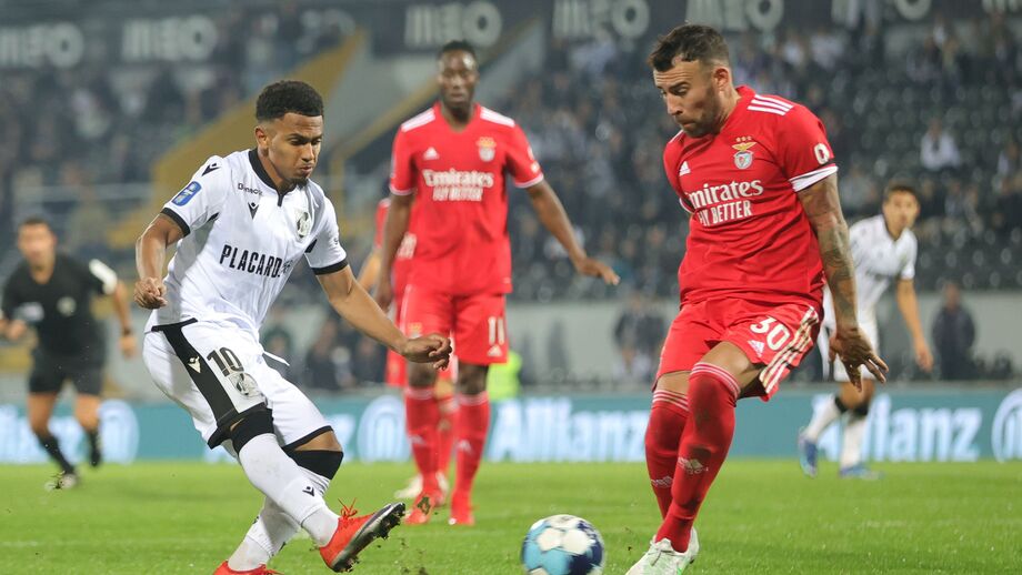 Equipa renovada frente ao V. Guimarães