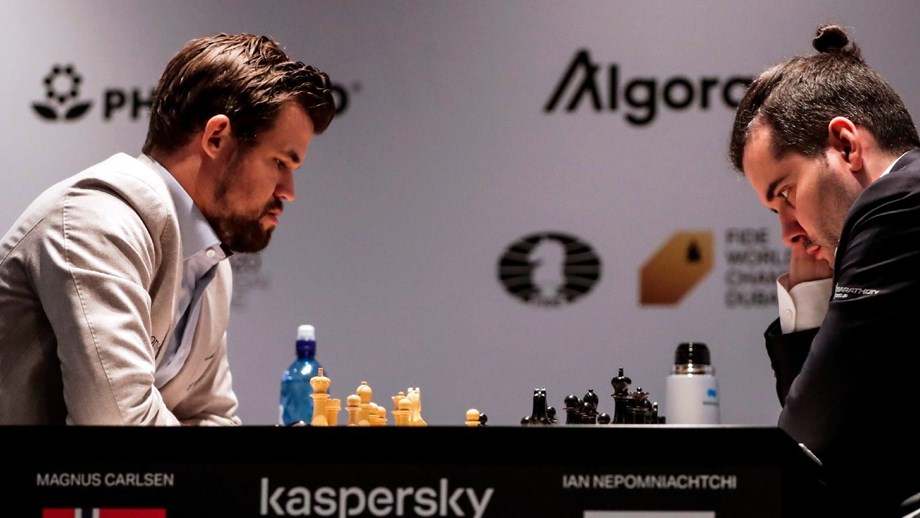 Há suspeitas de batota no xadrez e Magnus Carlsen explica-se: “Não
