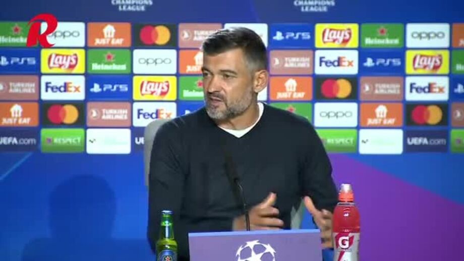 A reação do treinador do FC Porto quando questionado sobre a expulsão do avançado iraniano