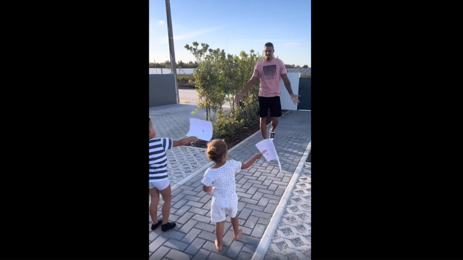 Defesa brasileiro voltou ontem aos relvados, ainda que em trabalho de recuperação