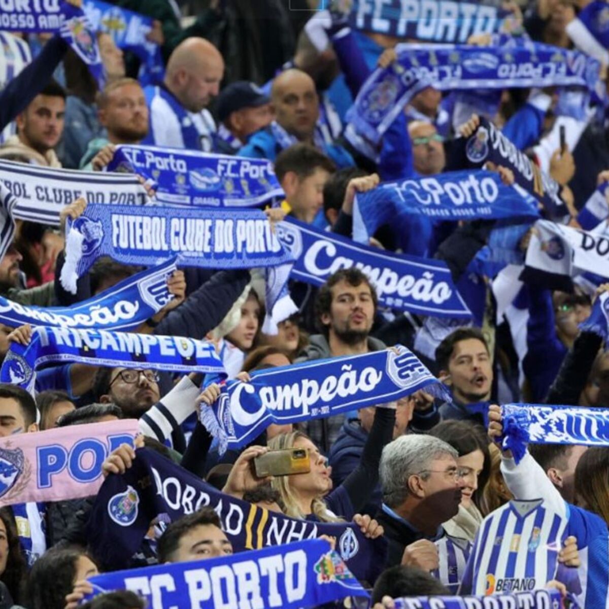 FC Porto punido com interdição do Dragão por um jogo e multas de 8.670  euros - FC Porto - Jornal Record