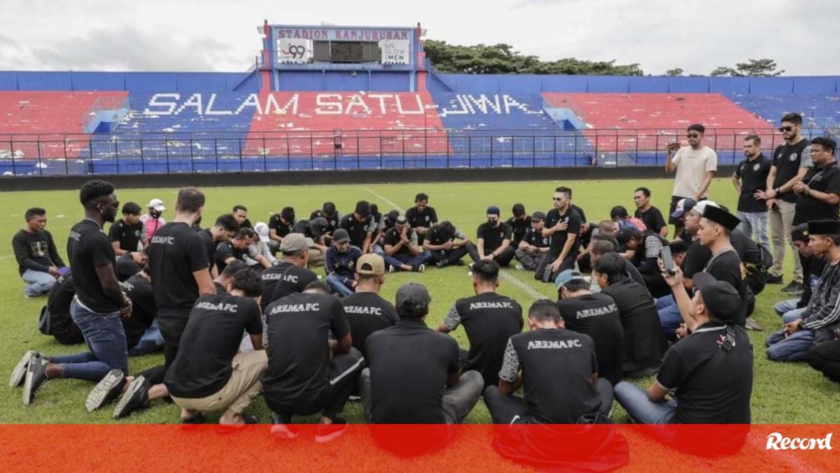 Presidente Do Arema Fc Pede Desculpa Pela Tragédia Que Provocou 125 Mortos Na Indonésia 0523