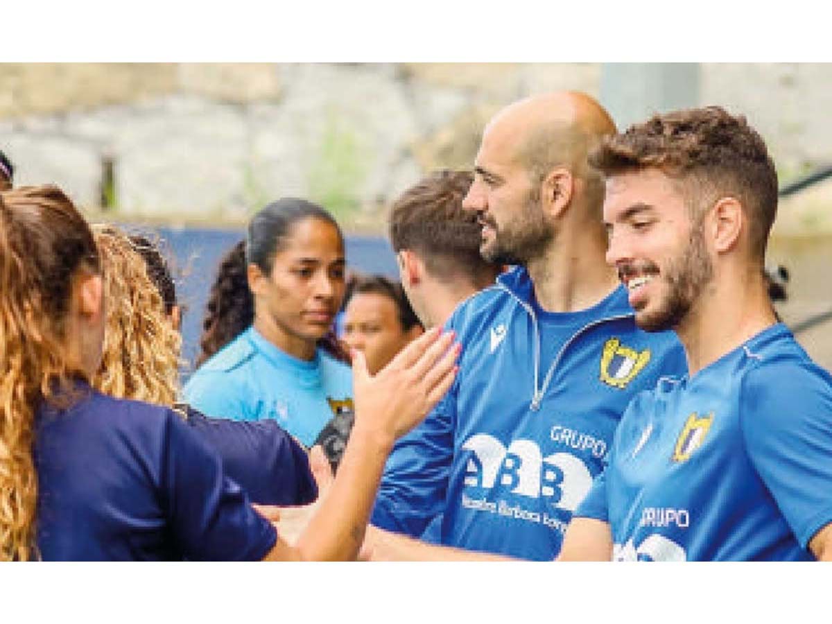 Treinador e jogadores do FC Famalicão recebem prémios da Liga Portugal - FC  Famalicão