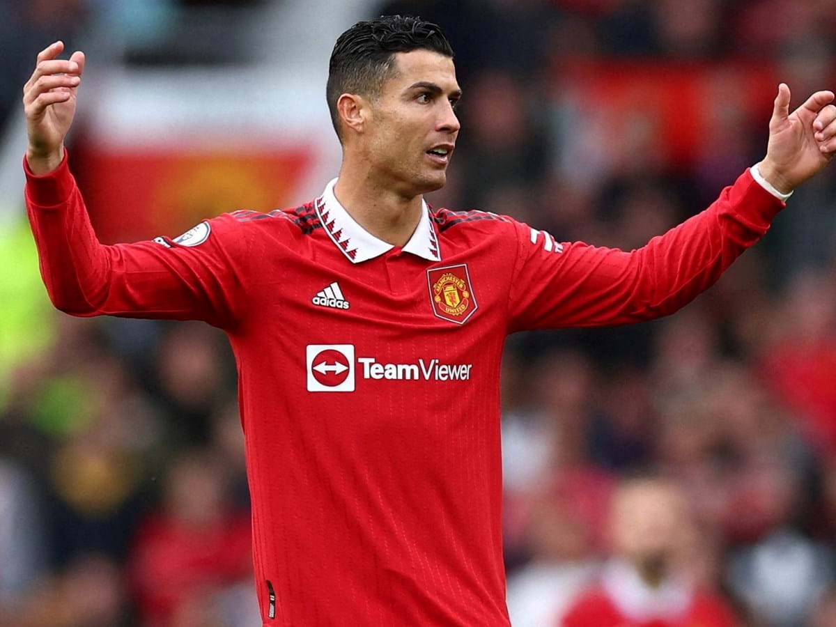 Cristiano Ronaldo se pronuncia após ser afastado pelo Manchester