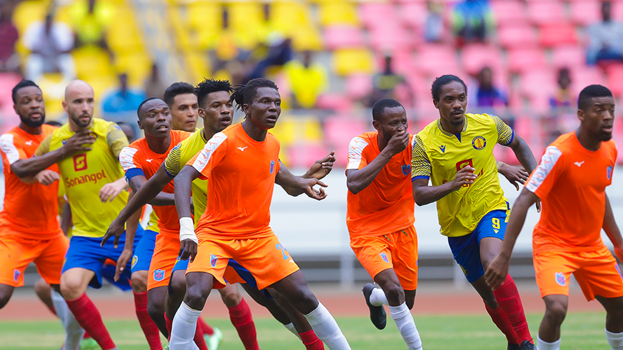 Petro de Luanda de Alexandre Santos goleia e reforça liderança do Girabola  - Angola - Jornal Record