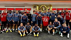 Plantel do Manchester United celebra os 700 golos de Cristiano Ronaldo 