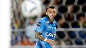 Marselha passeia e dorme no topo