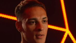 Antony explica como é partilhar o balneário com Cristiano Ronaldo: «Tento manter a postura...»