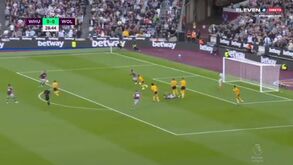 O grande golo com que Scamacca inaugurou o marcador no West Ham-Wolverhampton