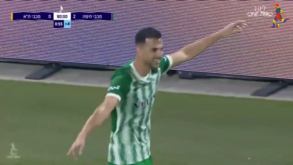 O golo de adversário do Benfica que deixou todos de boca aberta