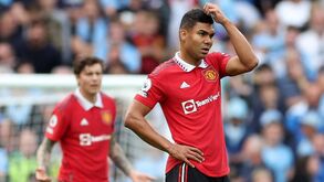 Ferdinand 'explode' na defesa a Casemiro: «Não mostrou qualidade? Cala-te! Ele ficou com as sobras»