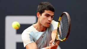 Carlos Alcaraz eliminado na estreia em Astana