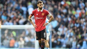 Ingleses dizem que fúria de Bruno Fernandes ao intervalo do dérbi de Manchester foi ouvida pelo staff do City