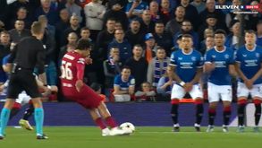 Nem com asas: livre direto exímio de Alexander-Arnold abre o marcador do Liverpool-Rangers