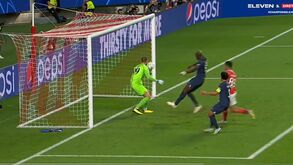 O autogolo de Danilo que deu o empate ao Benfica diante do PSG: Enzo decisivo no lance