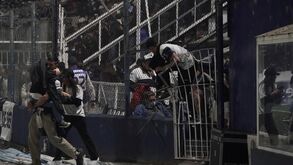 As imagens dos graves incidentes no jogo entre Gimnasia e Boca Juniors
