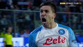 Nápoles no topo da Serie A com Mário Rui em destaque: cruzamento perfeito e golo de Gio Simeone