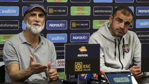 Bonito gesto de fair play: treinadores de Casa Pia e Vizela dão conferência conjunta no final do jogo