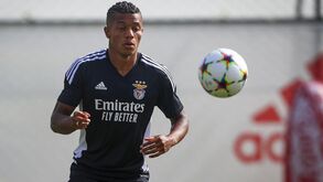 Lesão afasta David Neres do jogo do Benfica em Paris com o PSG