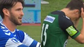 O atraso-suicida a mais de 60 metros da baliza que só podia dar... no que se esperava